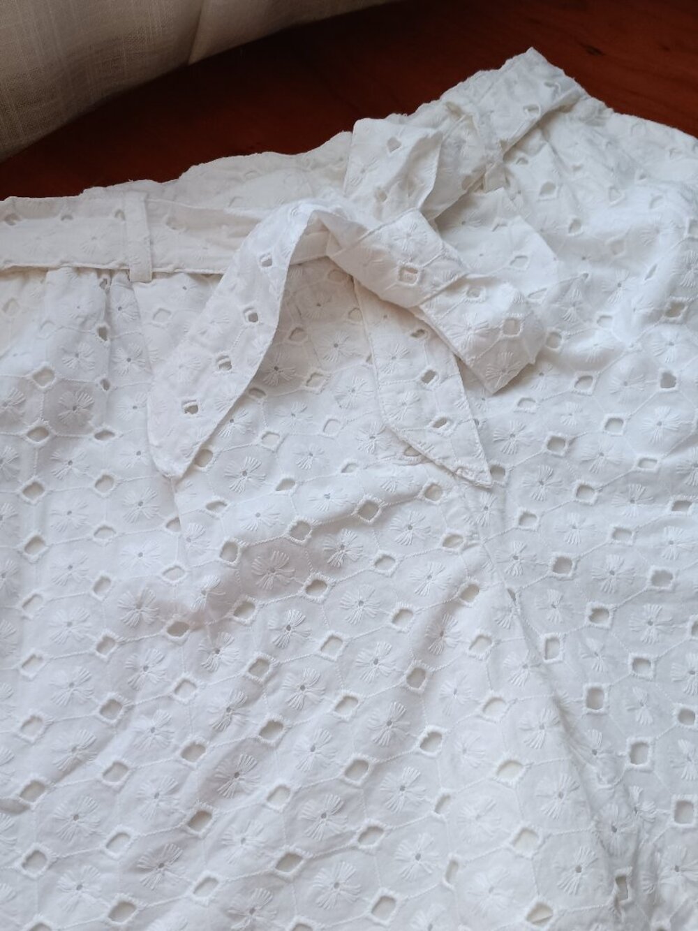 NWT 100% Cotton White Eyelet Waist & Sash Shorts Size Small